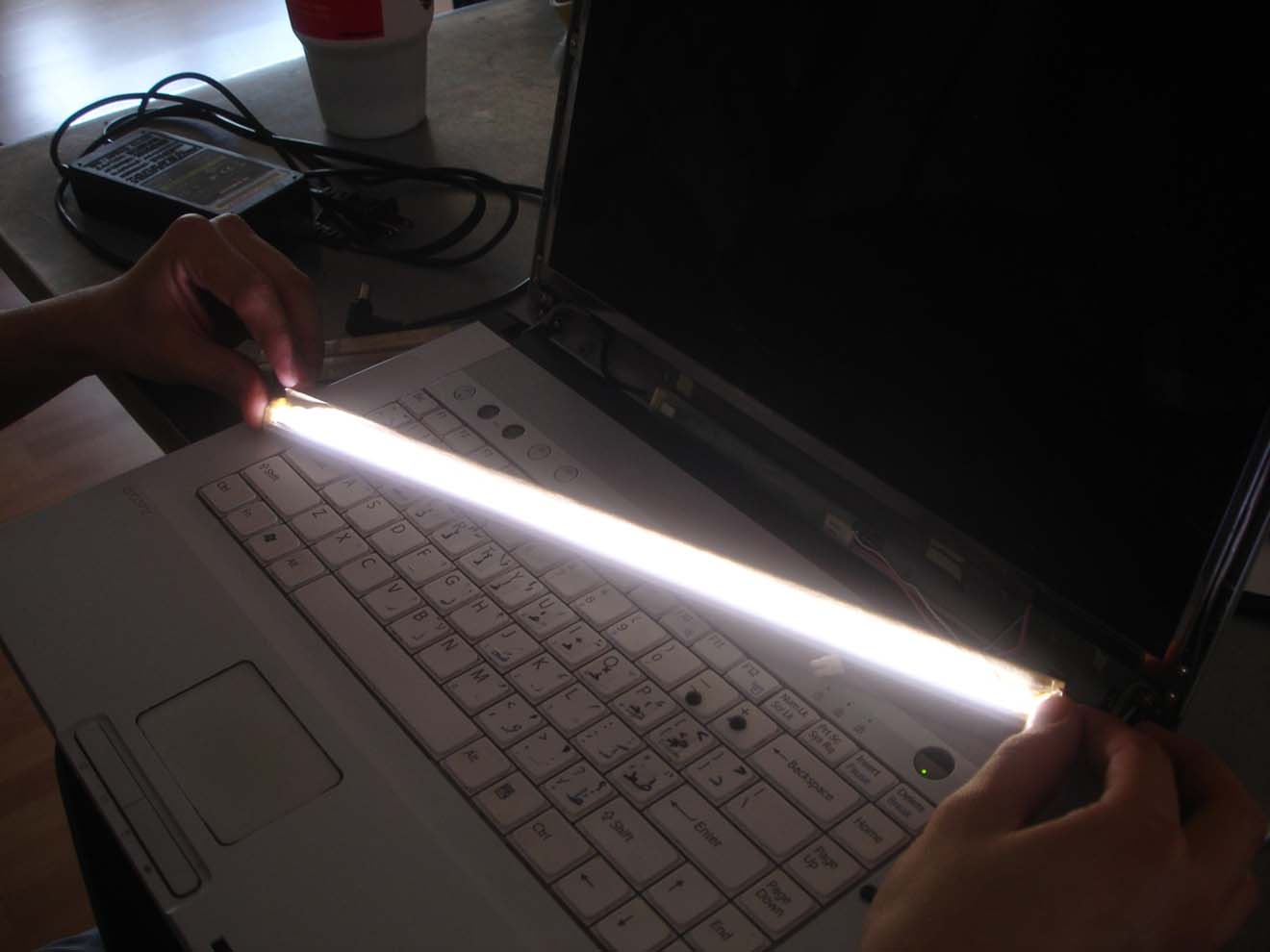 Замена и ремонт подсветки экрана ноутбука в Ломоносове