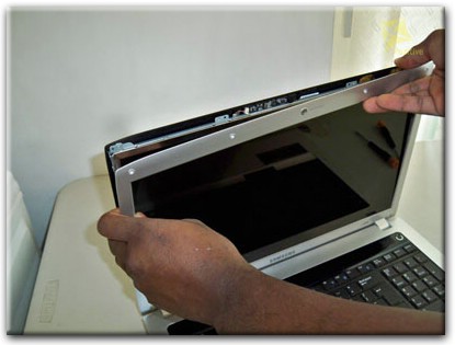 Замена экрана ноутбука Samsung в Ломоносове
